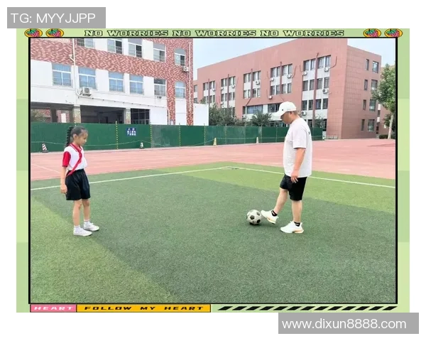 足球明星携子共赏绿茵盛宴亲子时光尽在球场欢笑与激情交织